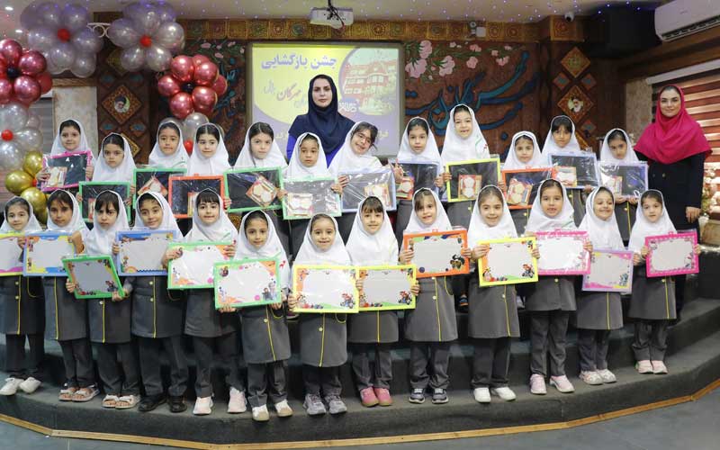 اهدا کتاب درسی و پکیج به دانشآموزان مدرسه مهرگان بابل