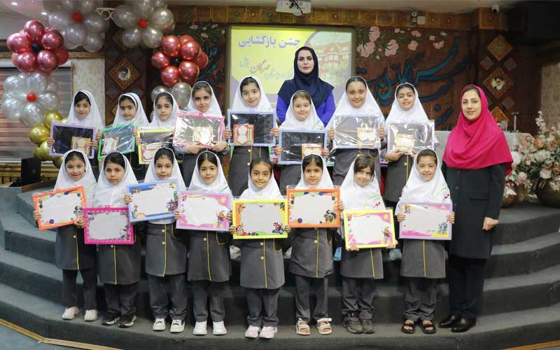 اهدا کتاب درسی و پکیج به دانشآموزان مدرسه مهرگان بابل
