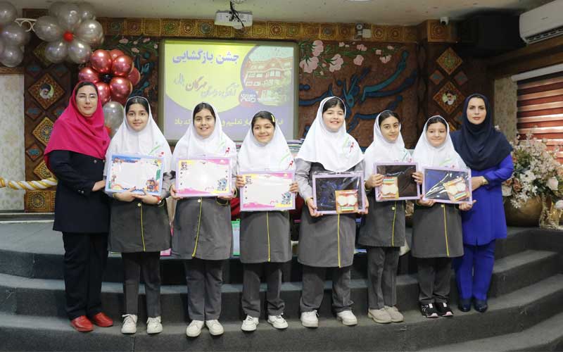 اهدای کتاب درسی به دانشآموزان مدرسه مهرگان بابل